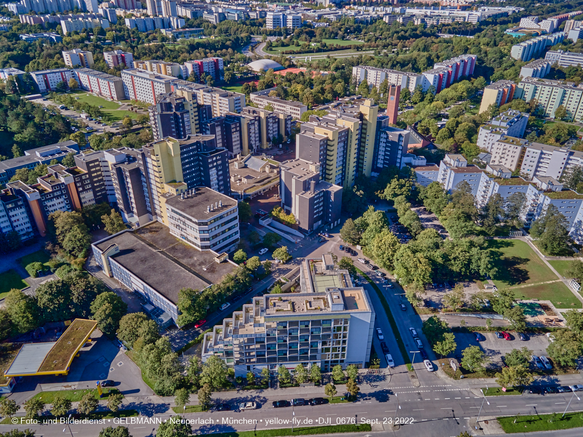 23.09.2022 - Karl-Marx-Ring 53-53c und Studentenwohnheim und Marx-Zentrum in Neuperlach